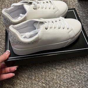 Brand new casual shoes